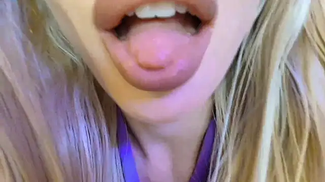 Snapshot of Politeeliza chatting on July 9, 2026, 8:35 pm Politeeliza online show from July 9, 2026, 8:35 pm