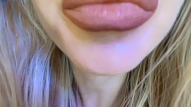 Snapshot of Politeeliza chatting on July 18, 2026, 7:17 pm Politeeliza online show from July 18, 2026, 7:17 pm