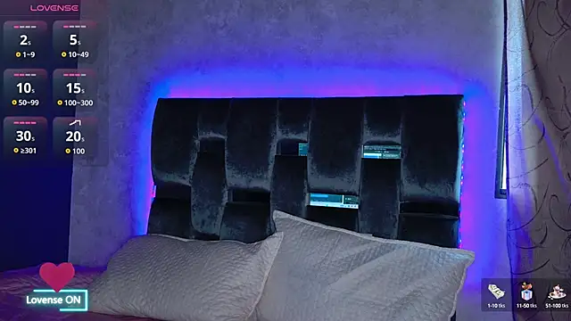 Luna sophya online show from October 6, 2025, 12:13 pm