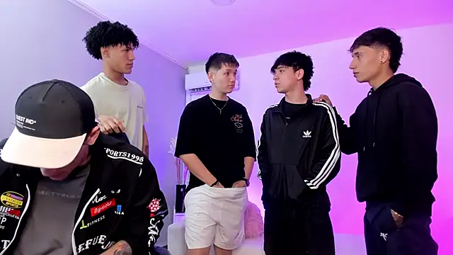 Handsomeboyss19 online show from June 2, 2026, 8:11 pm