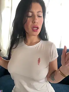 Mia salinass online show from September 9, 2025, 6:29 pm