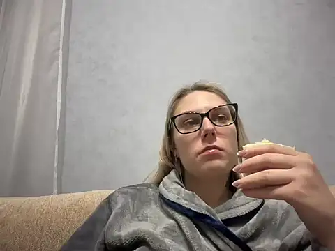 NikexPretty online show from November 26, 2025, 3:35 pm