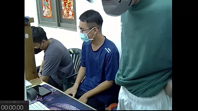 zhu000000 online show from September 18, 2025, 4:36 am