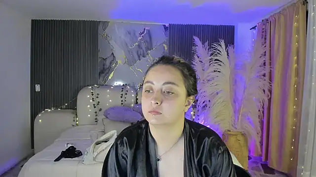 SarahCastro1  online show from April 9, 2026, 4:01 am