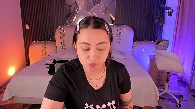 Snapshot of SarahCastro1_ chatting on June 11, 2026, 4:54 am SarahCastro1 online show from June 11, 2026, 4:54 am