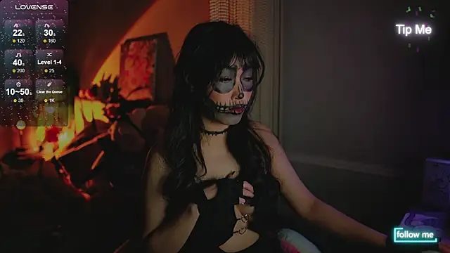 Snapshot of Kami_Lee_XO chatting on October 31, 2025, 7:37 pm Kami Lee XO online show from October 31, 2025, 7:37 pm