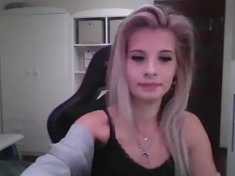 KristineGlow online show from October 1, 2025, 2:23 pm