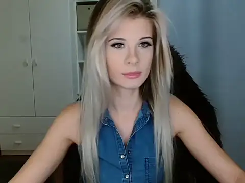 KristineGlow online show from November 18, 2025, 7:13 am