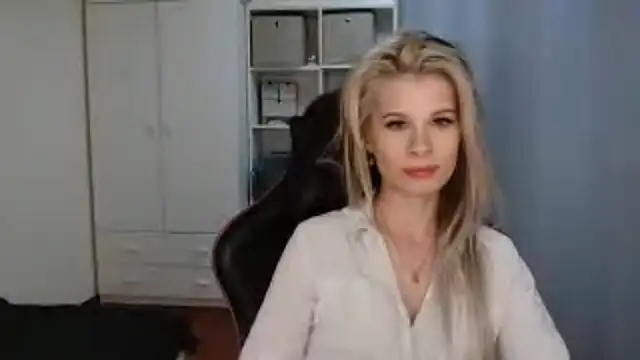 KristineGlow online show from April 6, 2026, 6:20 pm