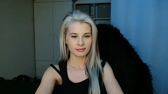 Snapshot of KristineGlow chatting on July 9, 2026, 2:21 pm KristineGlow online show from July 9, 2026, 2:21 pm