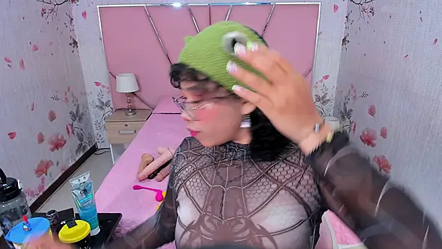 SafiroAgataaa online show from September 13, 2025, 7:57 pm