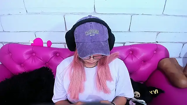 SafiroAgataaa online show from September 30, 2025, 12:15 am