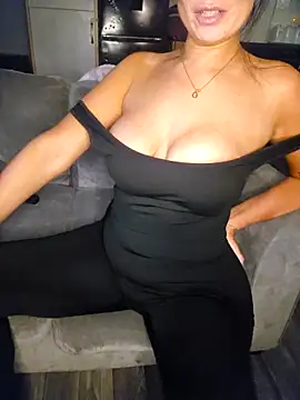 KissMeKylie online show from December 17, 2025, 11:11 pm