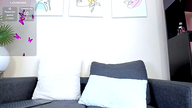 Snapshot of AlanaFox-x chatting on September 17, 2025, 11:56 am AlanaFox-x online show from September 17, 2025, 11:56 am