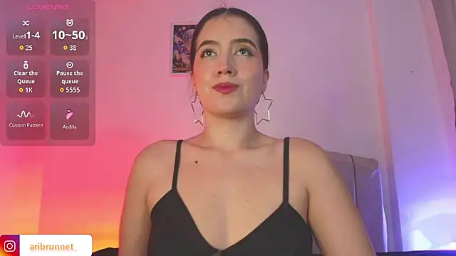 Snapshot of BrunnetAri_ chatting on June 24, 2026, 7:35 pm BrunnetAri online show from June 24, 2026, 7:35 pm