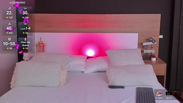 MiaTaylorSweet online show from November 4, 2025, 1:10 pm