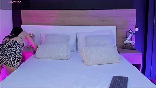 MiaTaylorSweet online show from January 18, 2026, 2:43 pm