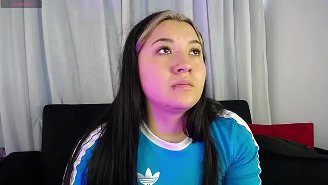 Snapshot of Annie_A_ chatting on October 7, 2025, 9:12 pm Annie A online show from October 7, 2025, 9:12 pm