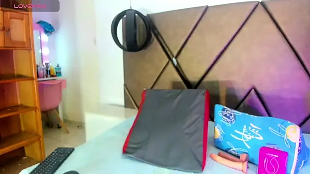 PenelopeGuzman   online show from April 16, 2026, 9:50 pm