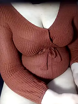 Aomtiz8 online show from September 28, 2025, 2:39 am