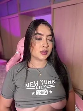 Emiily Moore1 online show from February 18, 2026, 11:01 pm