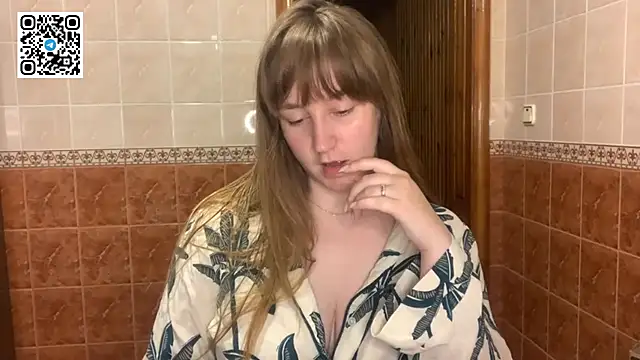 MaroonMoon  online show from September 20, 2025, 7:26 pm