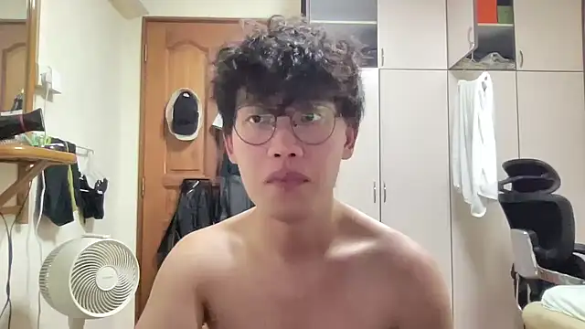 Passionatetwink2 online show from November 8, 2025, 4:18 pm