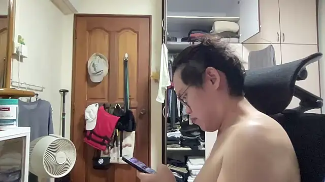 Snapshot of Passionatetwink2 chatting on March 11, 2026, 12:11 pm Passionatetwink2 online show from March 11, 2026, 12:11 pm