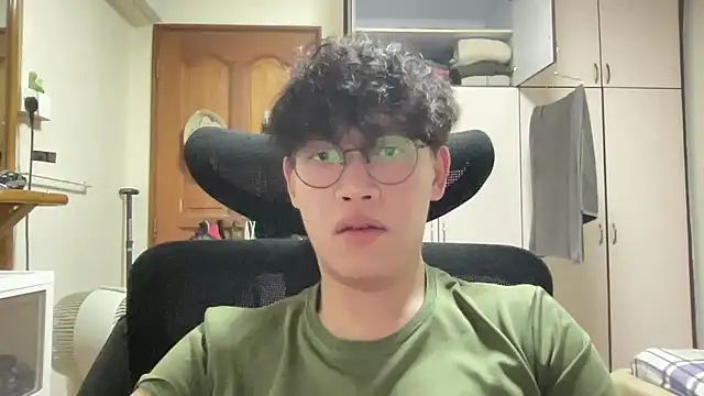 Snapshot of Passionatetwink2 chatting on April 11, 2026, 5:17 pm Passionatetwink2 online show from April 11, 2026, 5:17 pm