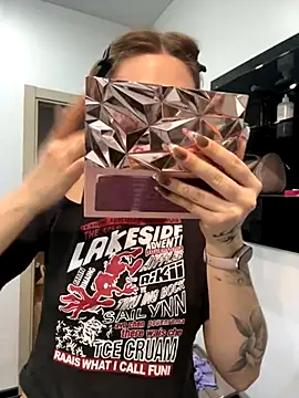 LunaMillie online show from November 2, 2025, 1:35 pm