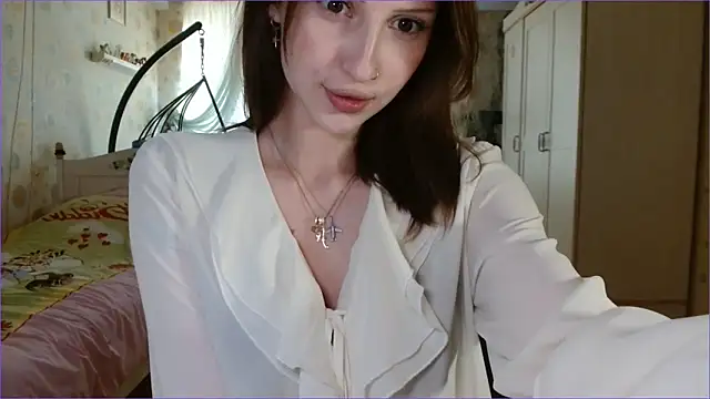 RuxaShade online show from March 28, 2026, 1:43 pm