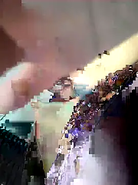 lauramartins7 online show from October 22, 2025, 5:13 pm