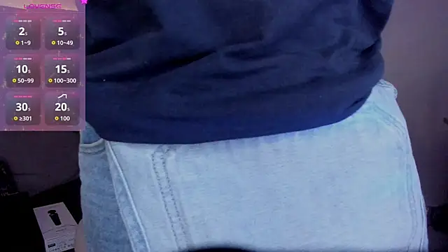 sophiievv online show from December 3, 2025, 7:34 pm