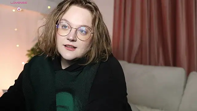 Alissa S online show from March 18, 2025, 2:26 pm