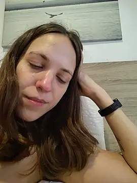 Snapshot of lauflor chatting on May 11, 2026, 3:18 pm lauflor online show from May 11, 2026, 3:18 pm