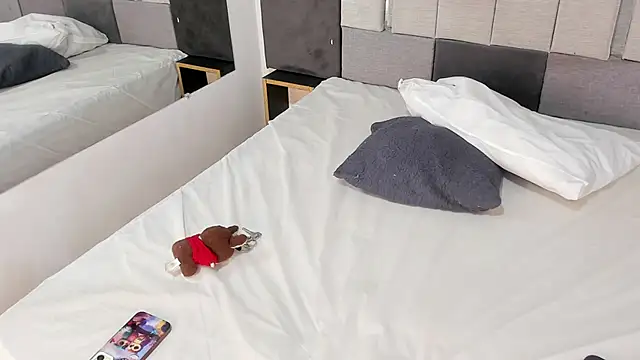 VictoriaDuart online show from February 15, 2026, 7:43 pm