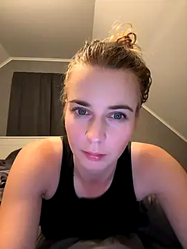 Snapshot of ellieen chatting on October 13, 2025, 9:59 pm ellieen online show from October 13, 2025, 9:59 pm