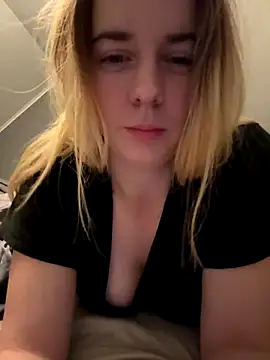 Snapshot of ellieen chatting on October 20, 2025, 9:59 pm ellieen online show from October 20, 2025, 9:59 pm