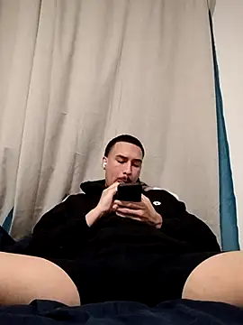 Snapshot of Jadriel23 chatting on October 19, 2025, 4:35 am Jadriel23 online show from October 19, 2025, 4:35 am