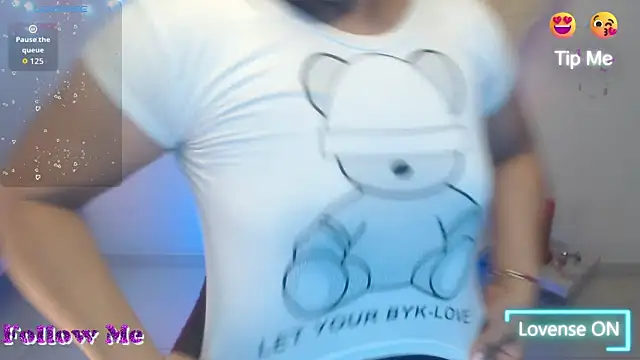 miyu charlotte online show from October 14, 2025, 1:28 am