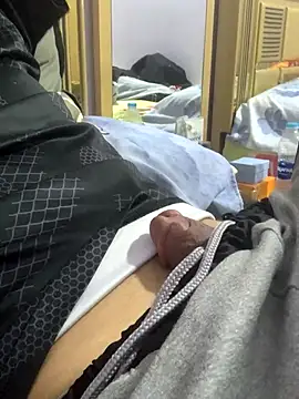 FlungBergenia online show from October 10, 2025, 5:12 pm