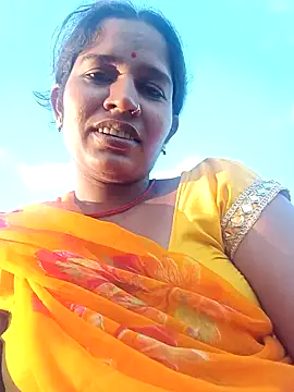 Snapshot of Hot_Seema83 chatting on October 2, 2025, 12:01 pm Hot Seema83 online show from October 2, 2025, 12:01 pm