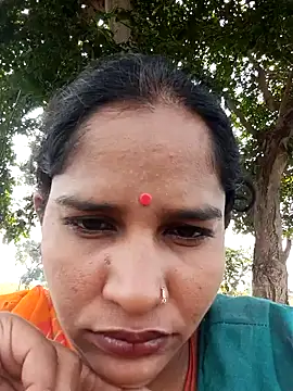 Snapshot of Hot_Seema83 chatting on October 16, 2025, 4:35 am Hot Seema83 online show from October 16, 2025, 4:35 am