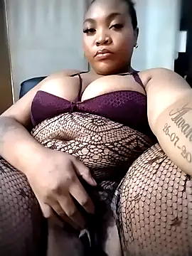 BeverlyQueen14 online show from December 18, 2025, 2:45 pm