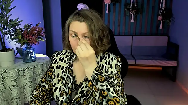 Snapshot of TiffanyBrauny chatting on October 7, 2025, 11:29 am TiffanyBrauny online show from October 7, 2025, 11:29 am