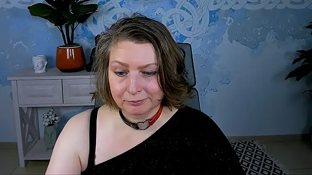 Snapshot of TiffanyBrauny chatting on October 8, 2025, 10:02 am TiffanyBrauny online show from October 8, 2025, 10:02 am