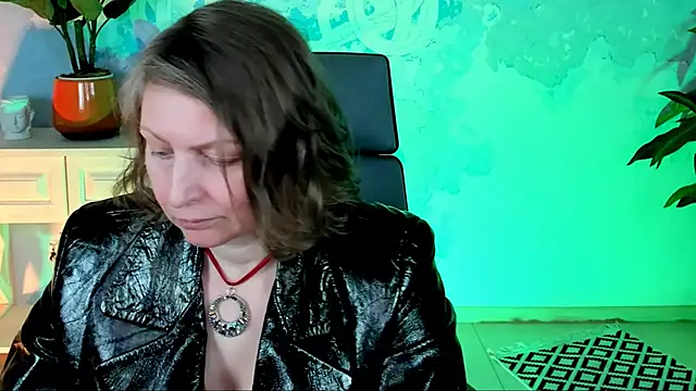 Snapshot of TiffanyBrauny chatting on October 17, 2025, 1:46 pm TiffanyBrauny online show from October 17, 2025, 1:46 pm