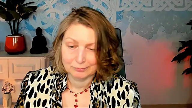 Snapshot of TiffanyBrauny chatting on October 18, 2025, 3:02 pm TiffanyBrauny online show from October 18, 2025, 3:02 pm