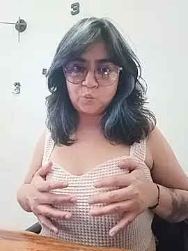 LylaVixxen online show from April 10, 2026, 5:06 pm