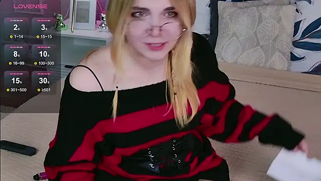 Evie Vall online show from November 7, 2025, 3:34 pm